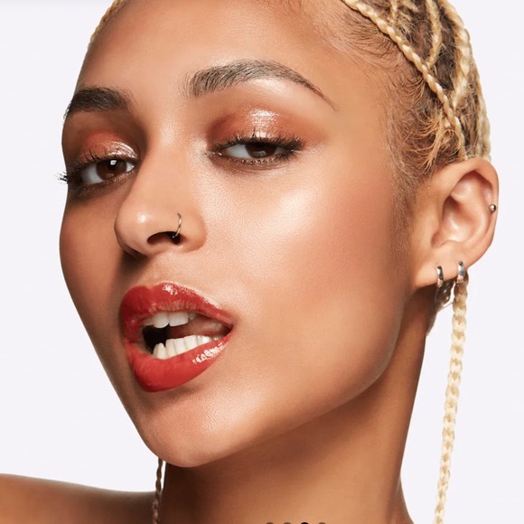 💄HP!💄LAST ONE! MAC Indulgent Glow Face Kit - Picture 4 of 14